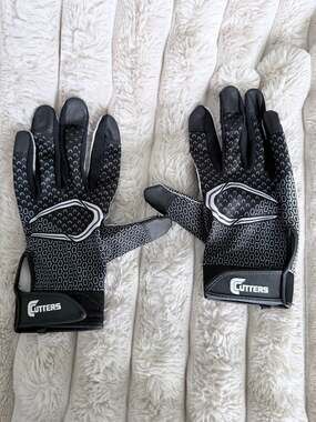 Cutters S150 Game Day Football Receiver Gloves Size S/M